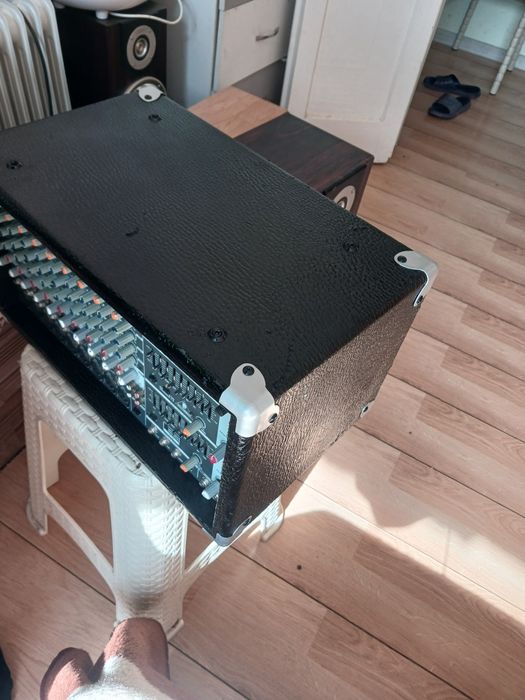 Продаётся профессиональный усилитель  EUROPOWER PMP 2000