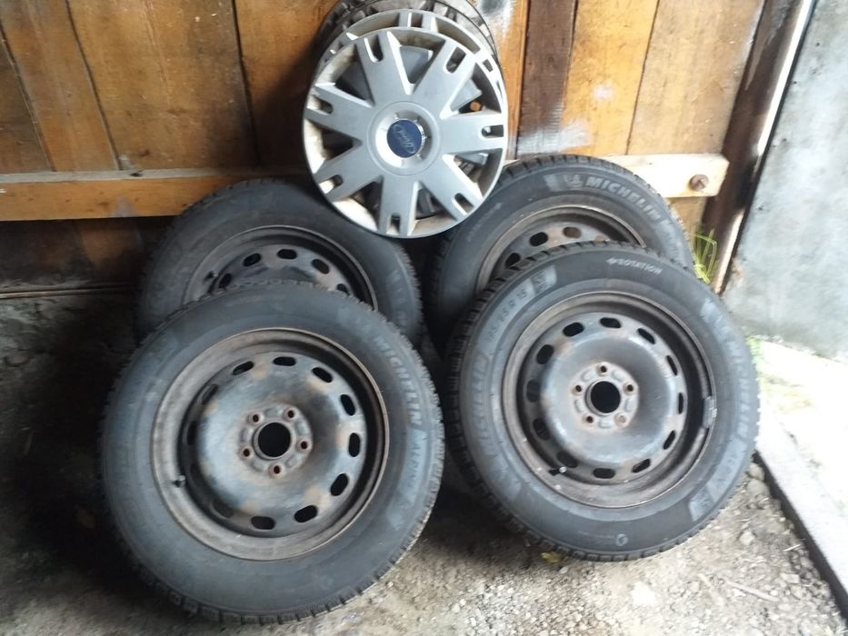 Vând cauciucuri de iarna Michelin 195/65 R15