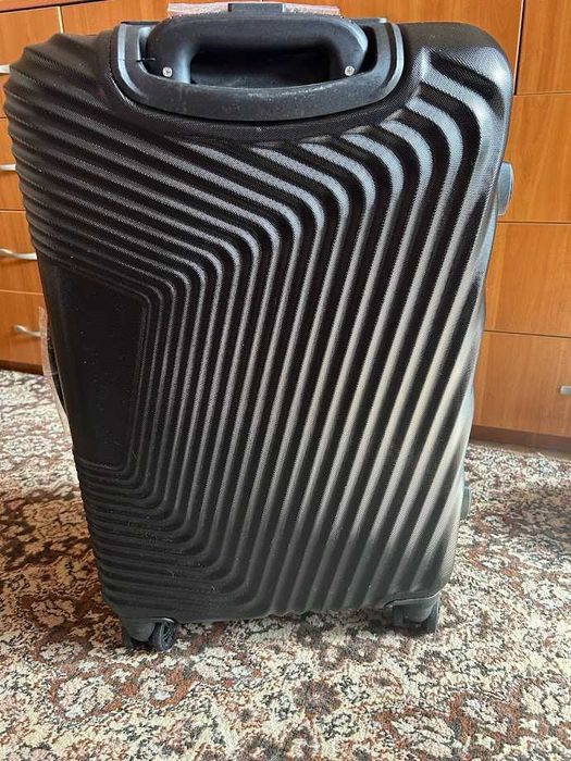 Нов пътнически куфар за багаж