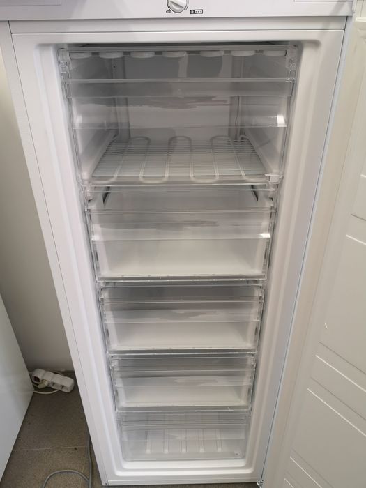 Фризер Midea  Нов