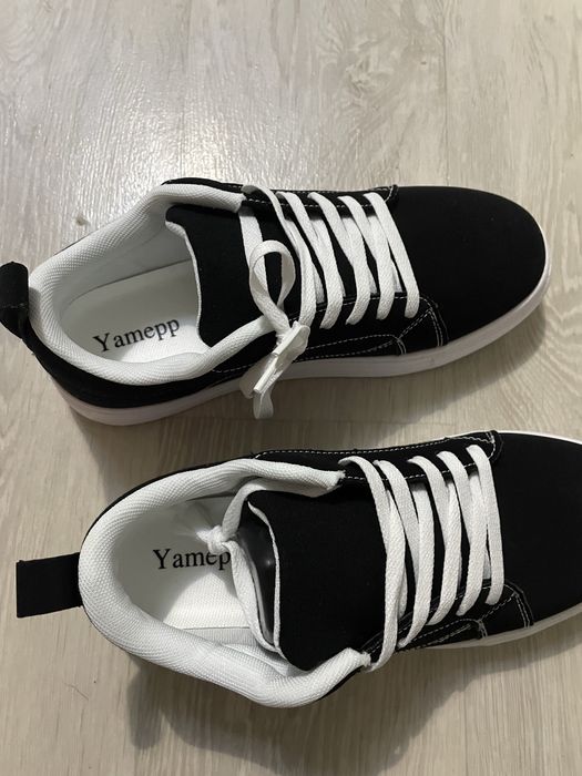 Продам кроссовки унисекс