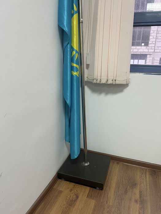 Продаю стол и кресла для руководителя