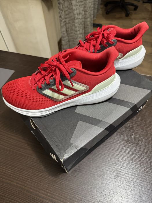 Кроссовки  adidas  оригинал 100%.