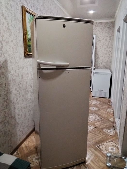 Продам холодильник 2х камерный