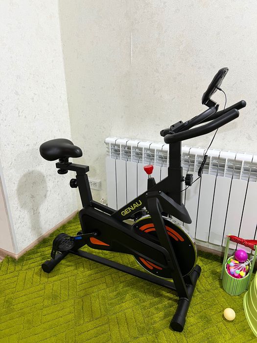 Велотренажер Genau Spin Bike W101,маховик 8 кг,Максимальный вес 120 кг