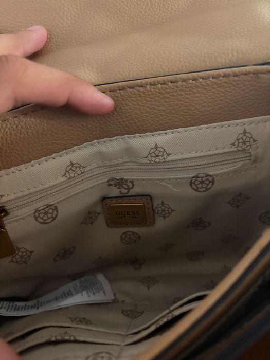Дамска чанта Guess