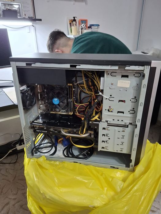 PC cu tot cu monitor i5 4590 gtx 970 8gb ram ddr 3 sursa 1000w