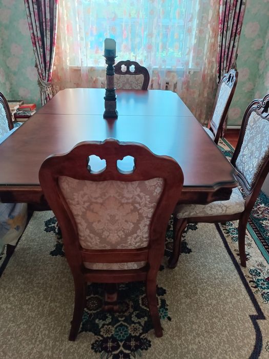 Продам стол для гостиной