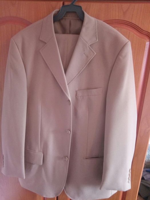 Costum barbatesc + haină tip cojoc damă