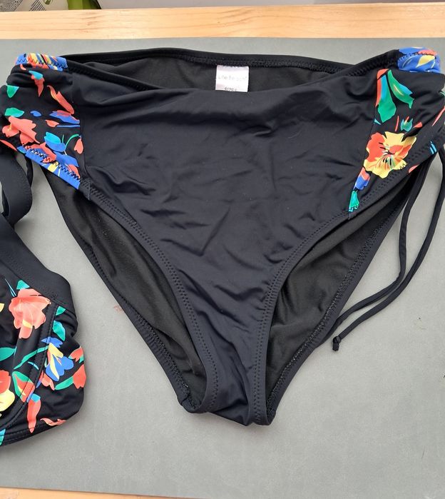 Vand costum de baie