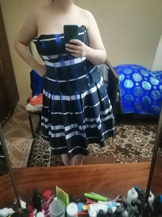 Продам  платья синие и чёрное