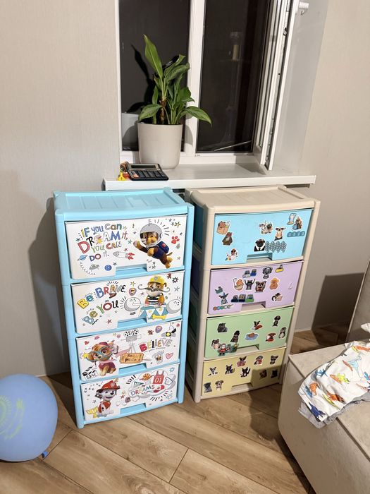 Продам 2 комода детских, стол и мольберт