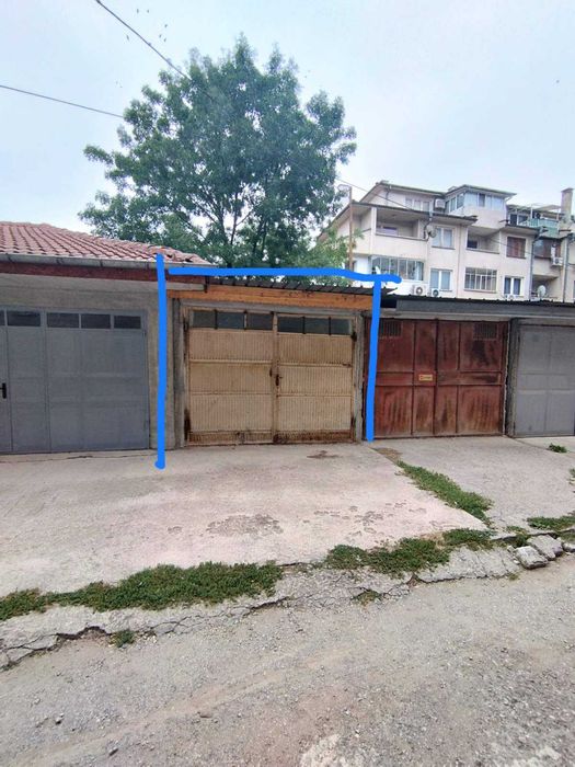 Гараж ! Район Трапезица !