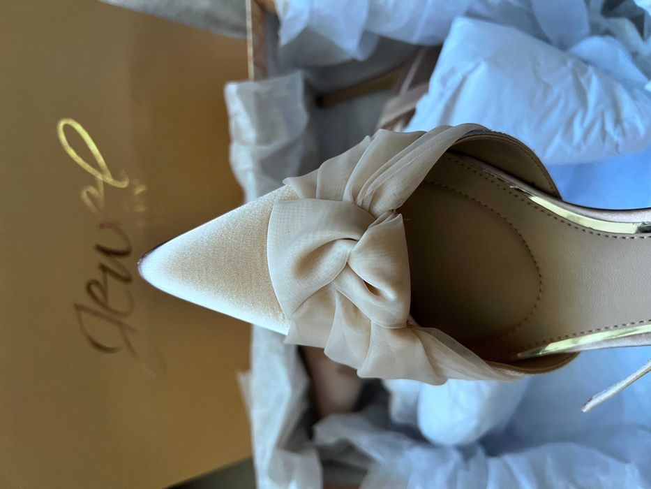 Елегантни обувки, екрю, 39 размер, Badgley Mischka