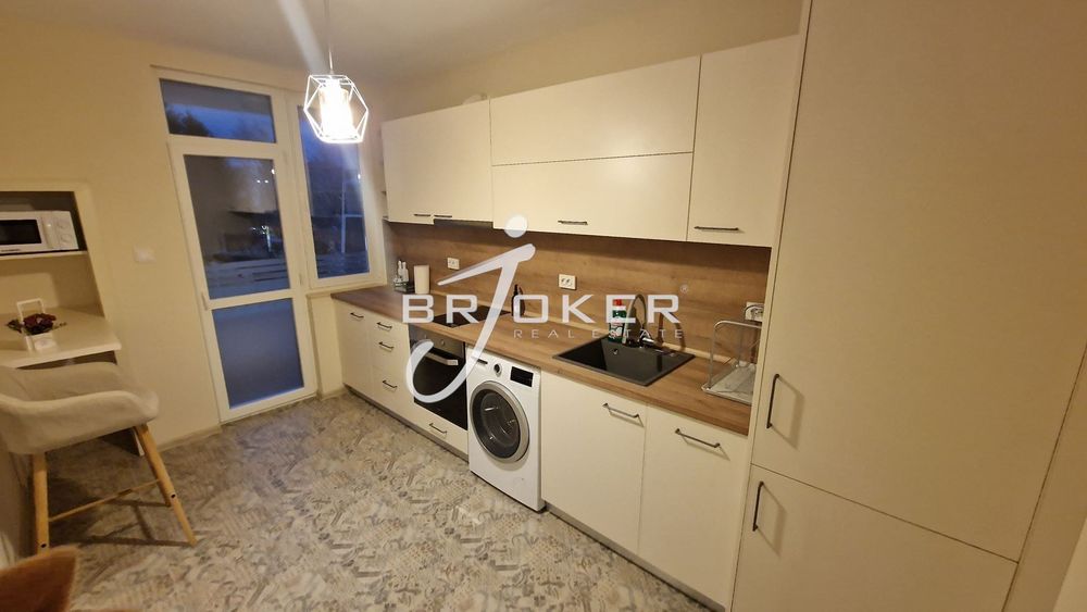 Дава се под наем Двустаен апартамент в Кърджали, Център - 63 кв.м за 357 € - Снимка #4