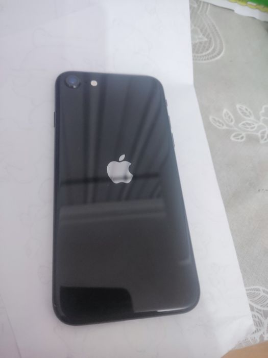 Продам Iphone se2 128