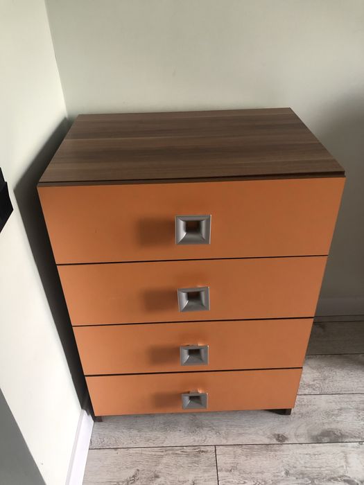 Продается тумбочка б/у