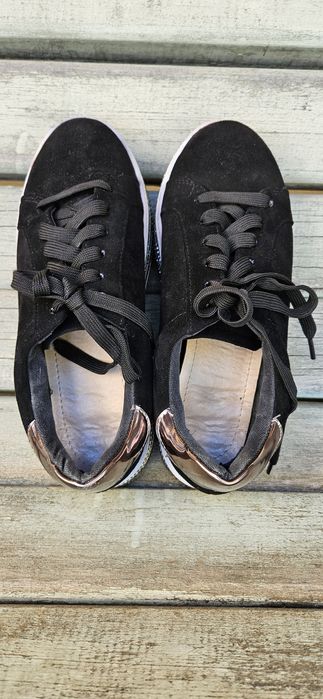 Sneakersi pentru dama