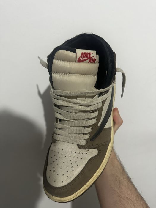 Jordan 1 Travis Scott