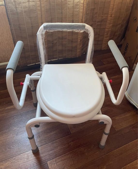 Коляска,туалет,костыли.