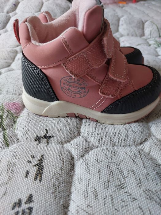 Продам детскую обувь