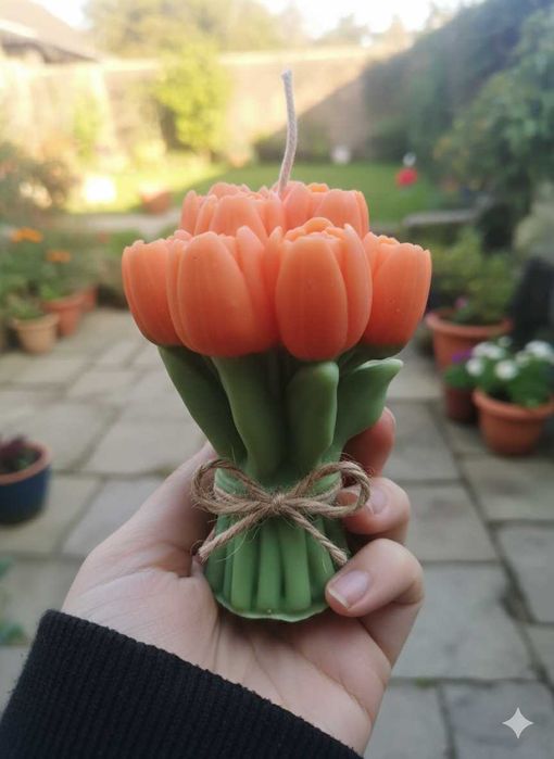 Ръчно изработена ароматна свещ „Букет лалета“