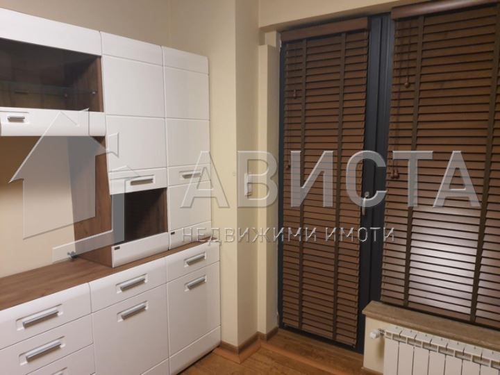 Дава се под наем Тристаен апартамент в София, Център - 86 кв.м за 1000 € - Снимка #3