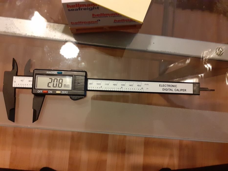 Subler cu afișaj electronic