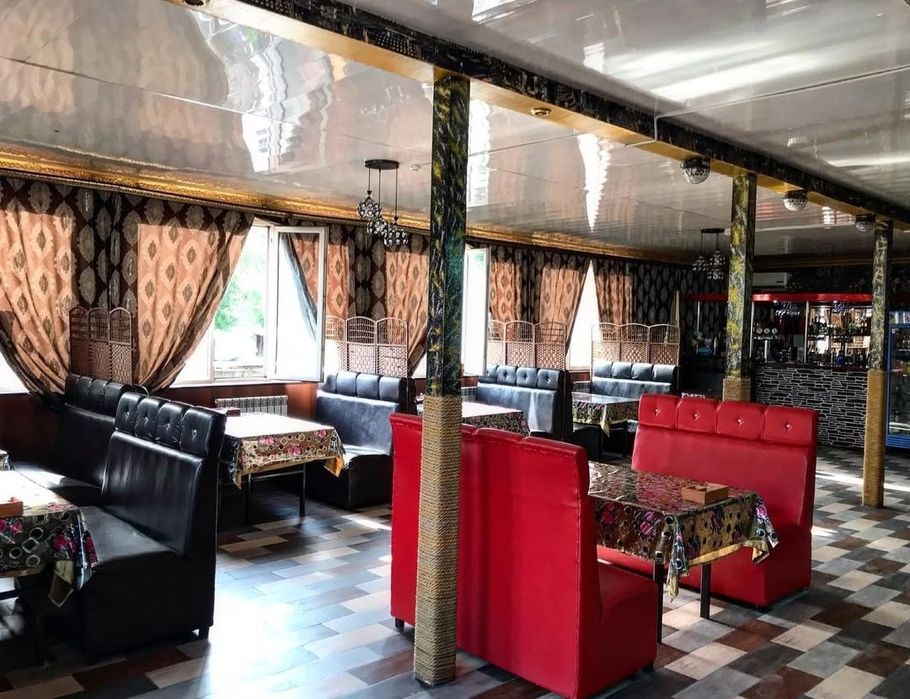 Стол с диваном комплект 50000