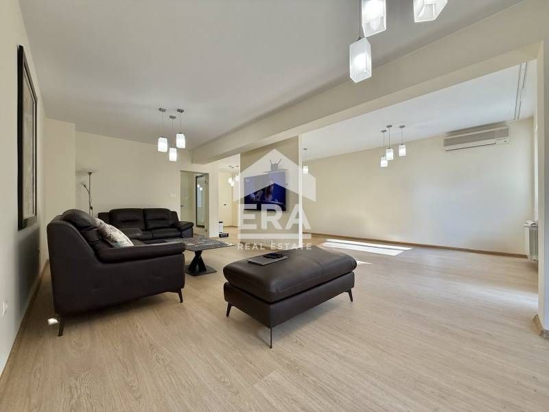 Продава се Четиристаен апартамент в София, Център - 164 кв.м за 4547 €/кв.м - Снимка #2