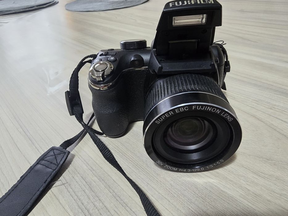 Fujifilm FinePix S4000 ( funcțional 100%)