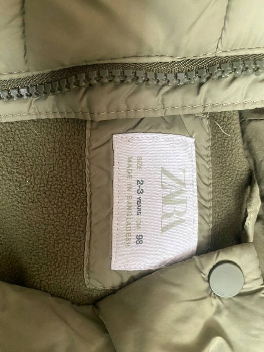 Куртка в отличном , очень теплый , внутри флис ,Zara 2-3 лет 
Цена :