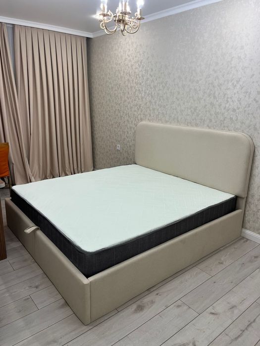 Кровать  мягкая  ...