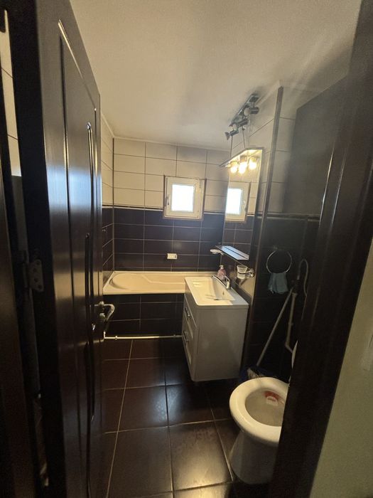 Închiriez apartament