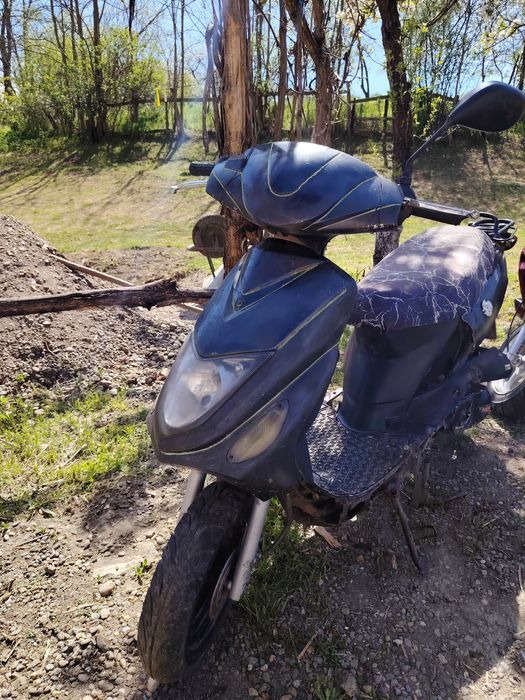 Vând scuter 49 cc