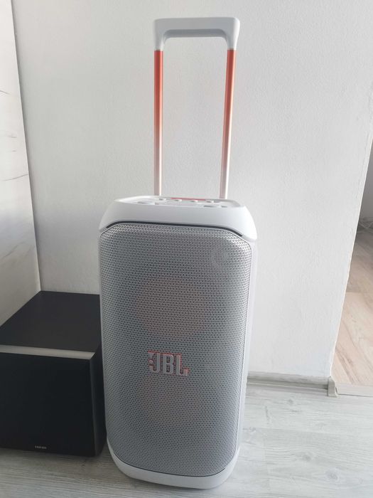 Boxa Jbl 320 alb cumpărată de 2 luni