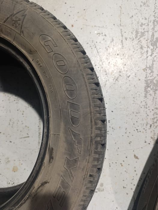 Зимние шины GoodYear 265/60 r18