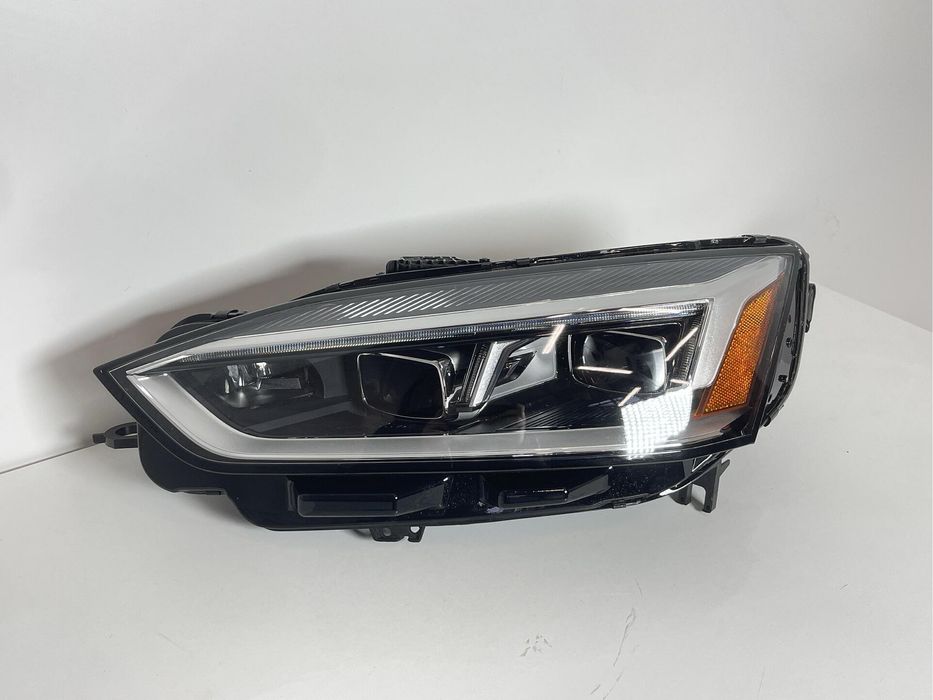 Audi A5 кяв фар USA