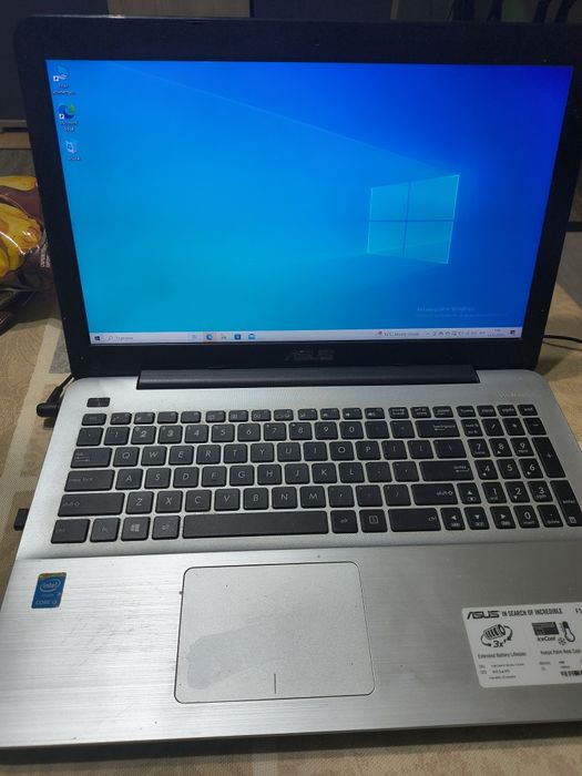 Лаптоп Asus 15,6 инча