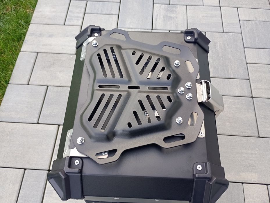 Vând topcase aluminiu ,cutie motocicleta ,portbagaj moto.