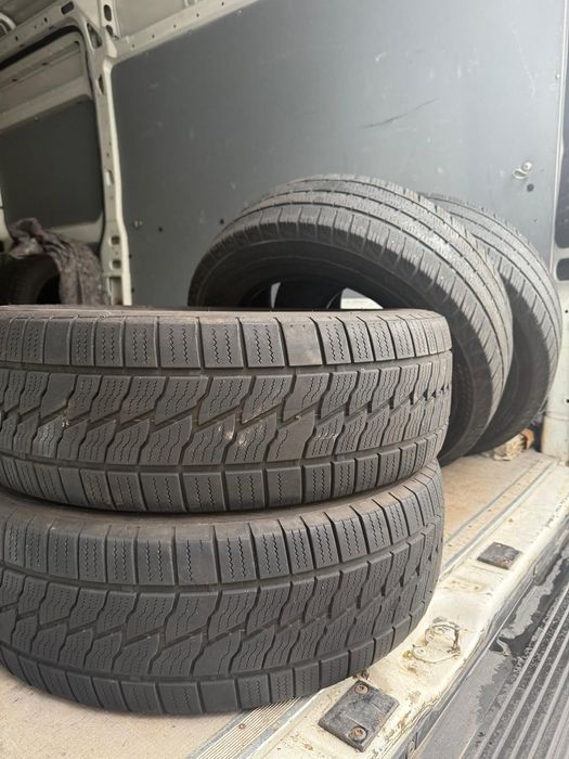 Vând cauciucuri de iarnă 215/65/16C