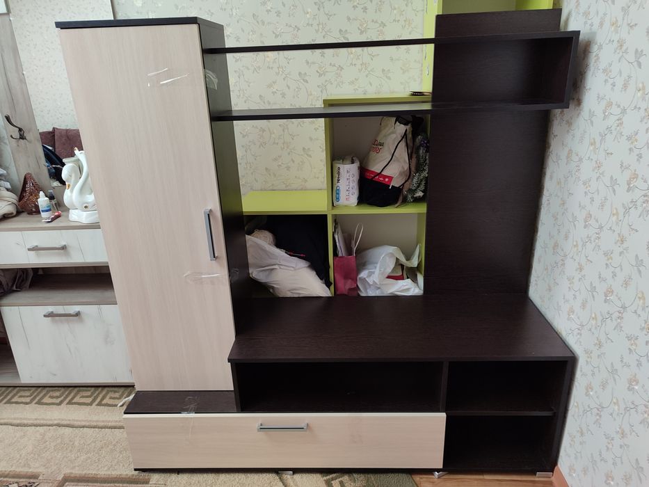 Продам горку под телевизор