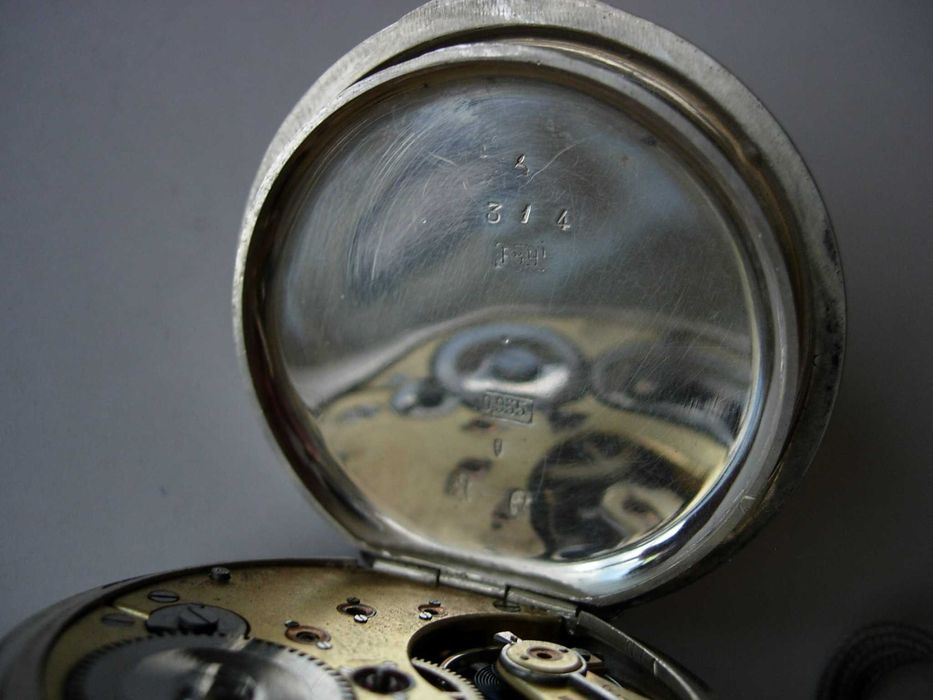 швейцарски джобен часовник