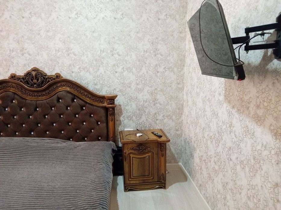 Yashnobod Kadesheva bozori Olmos metrosi yaqinida kvartira bor