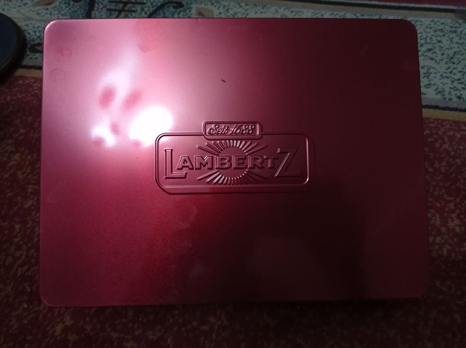 Продаю новые металлические коробки для конфет.