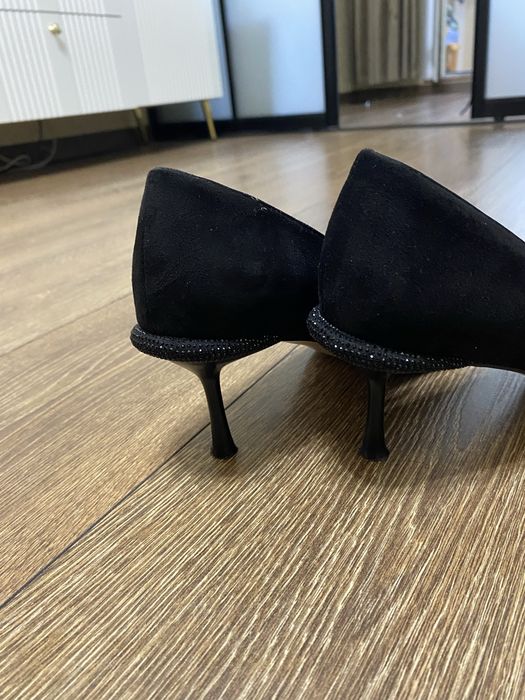 Продам замшивые туфли