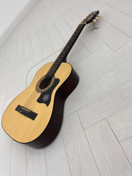 Акустическая гитара