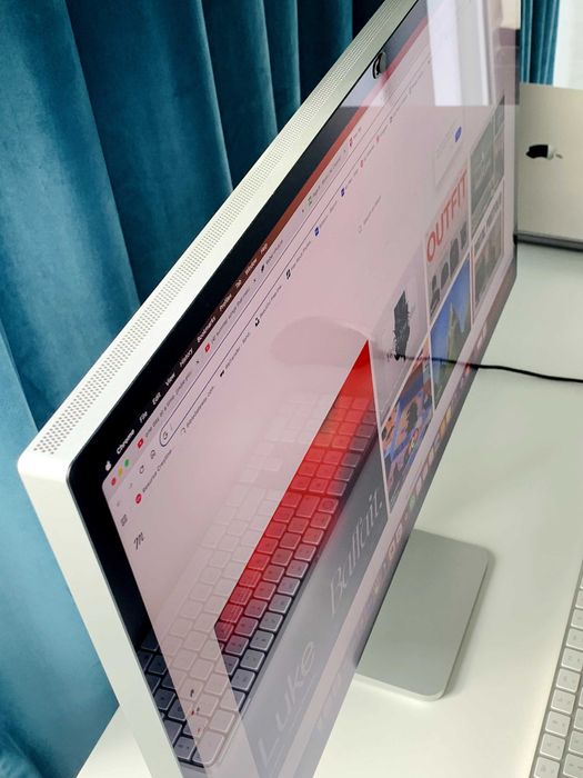 Monitor Apple Studio Display 27", 5K Retina, Thunderbolt (Stand Tilt and Height Adjustable)