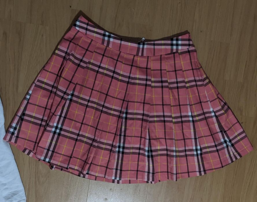 Costum stil korean/asiatic camasa alba fusta roz