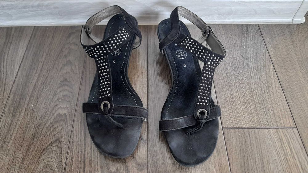 Дамски велурени сандали, черни